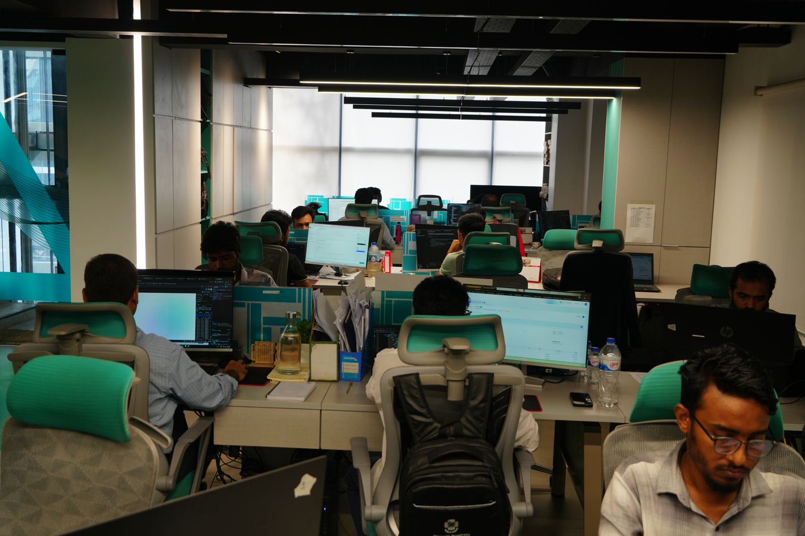 Engineers working together at Girmairi